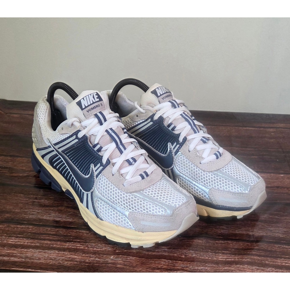 Nike Zoom Vomero 5 Mens 8 Platinum Tint Cashmere Silver Navy HF4259-100